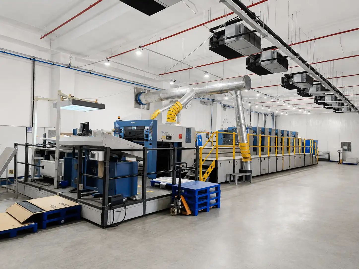 KBA Rapida 105 7-colour offset printing press in operation at Dolly Paper Packaging